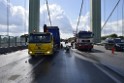 Schwerer LKW VU PKlemm A 4 Rich Olpe auf der Rodenkirchener Bruecke P478